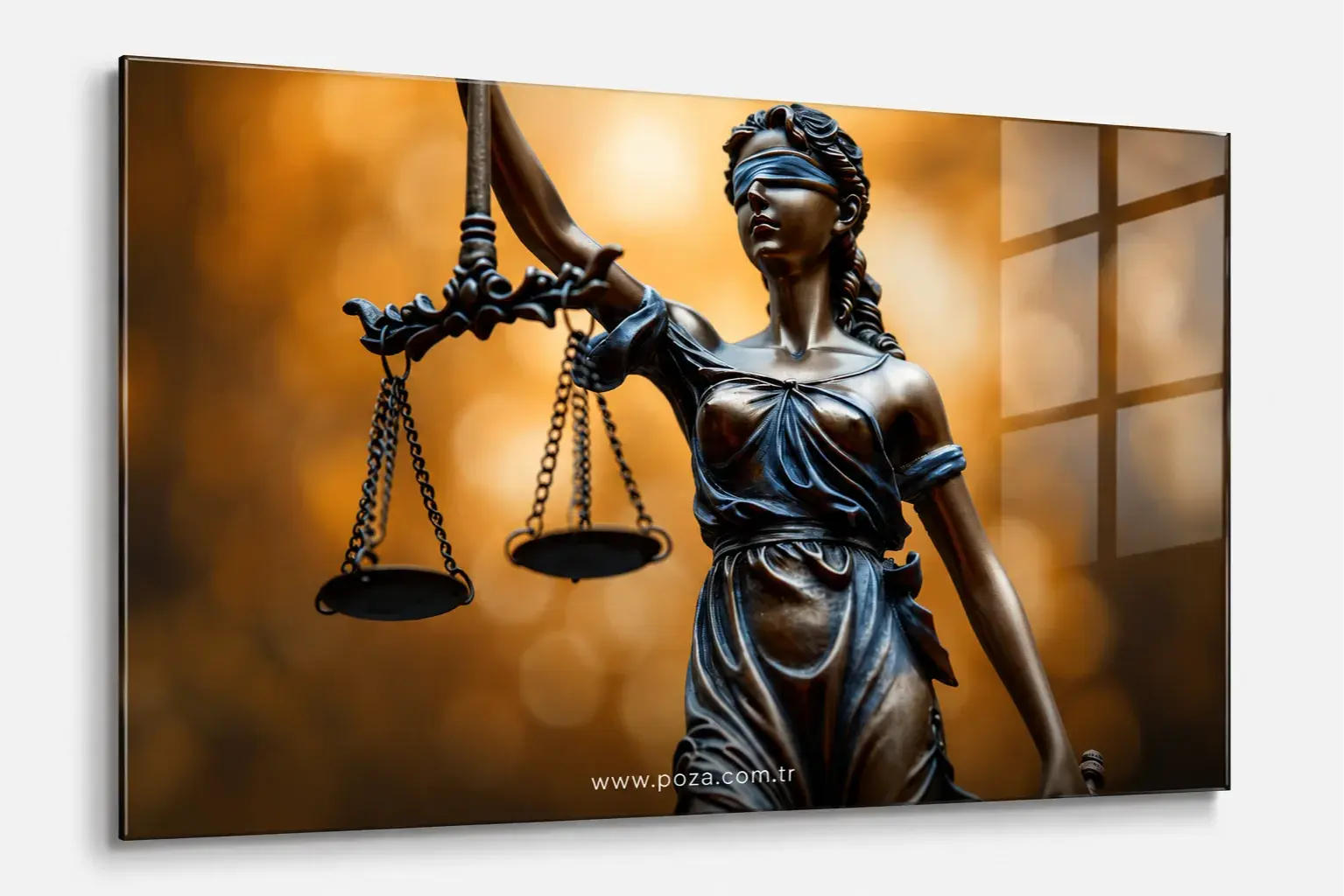 Yakın plan Themis Terazisi Cam Tablo premium temperli cam duvar dekoru