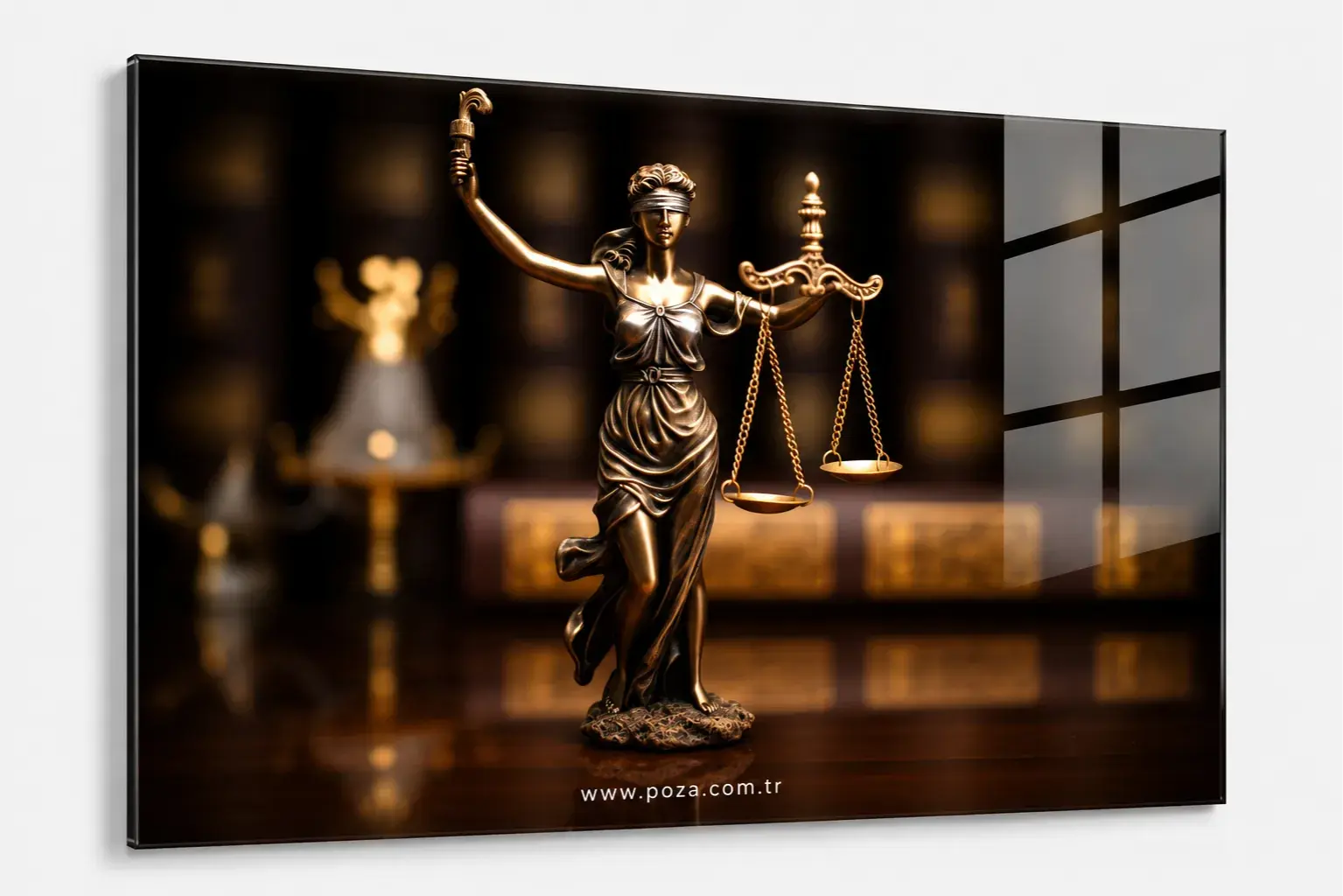 Klasik Themis Cam Tablo altın tonlu hukuk bürosu duvar dekorasyonu